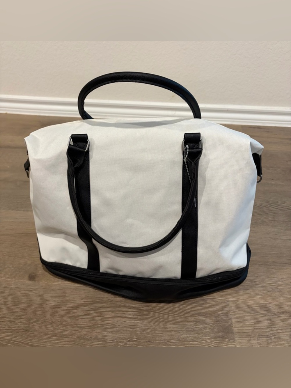 DSW White and Black Duffel Tote Bag